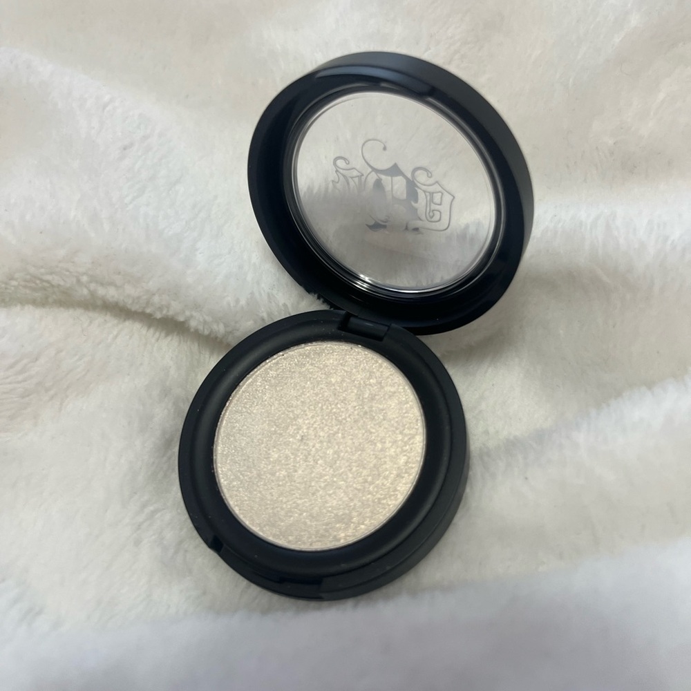 Kat Von D metal crush in thunderstruck eyeshadow and highlighter